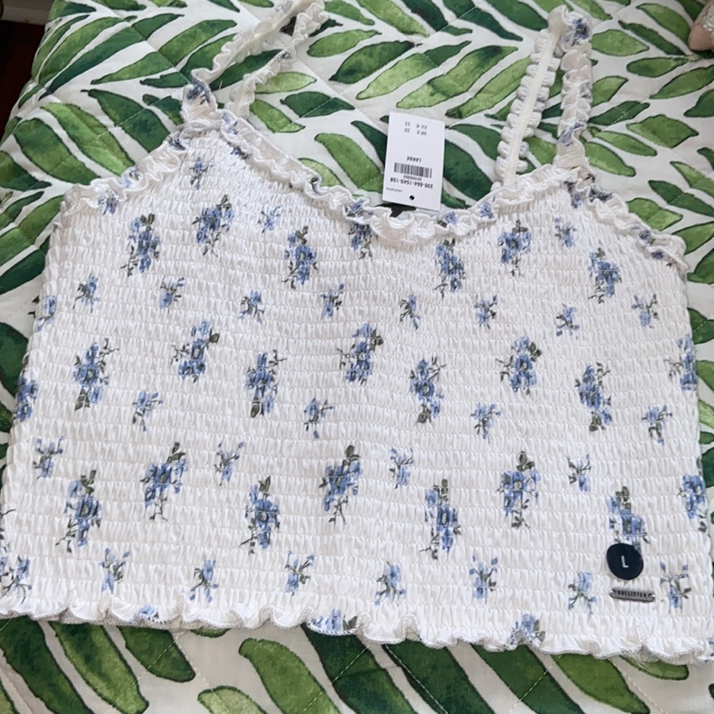 Hollister Crop Tank Top Bundle - Picture 2 of 3